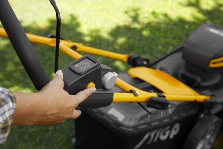 Газонокосилка бензиновая самоходная STIGA COMBI 753 SE