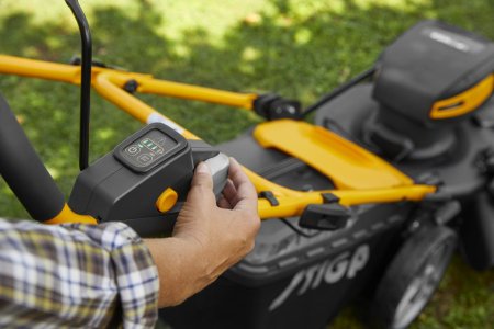 Газонокосилка бензиновая самоходная STIGA COMBI 753 SE